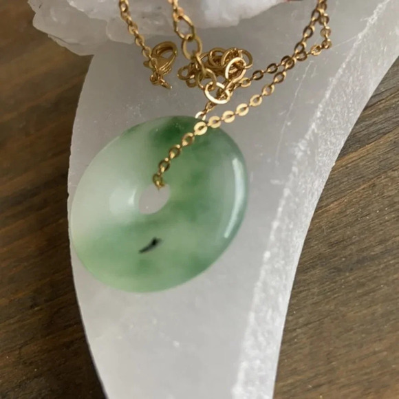 PI DAINTY GOLD JADE DONUT PENDANT NECKLACE - Picture 2 of 4